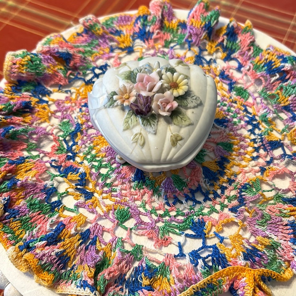 Vintage Lefton Clam Shell Trinket Box Raised Multi Colored Flowers on Lid